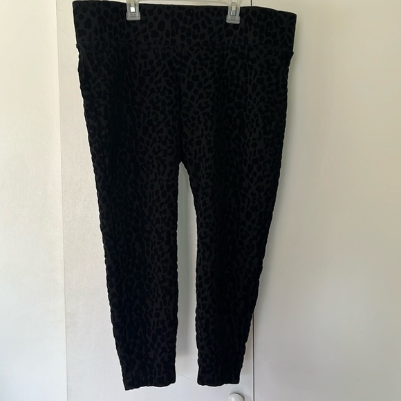 Torrid Size 1 Pixie Pant (Black/Velvet Leopard) - Picture 1 of 4